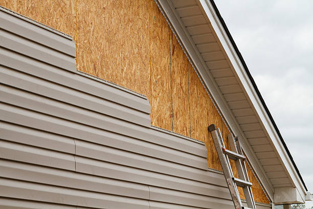 Professional Siding Installation technician working in East Norwich, NY